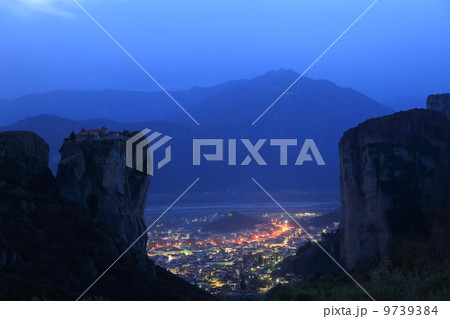 世界遺産メテオラの夜景 Night view of Meteora in Greece 世界遺産メテオラの夜景 Night view of Meteora in Greece 9739384