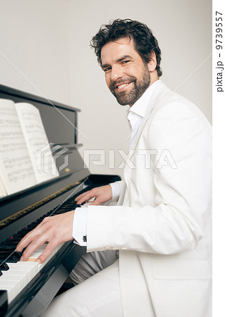 man with piano man with piano 9739557