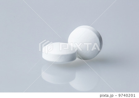 白い錠剤 9740201
