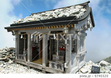立山山頂ｊにある雄山神社の旧峰本社 9740320