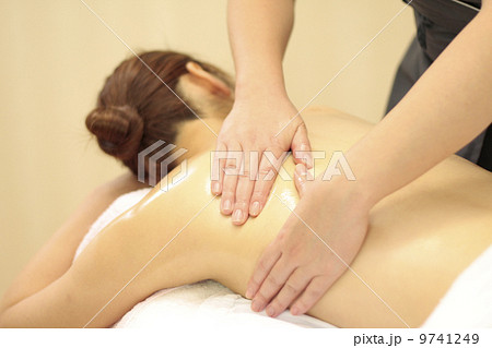 背中マッサージ 9741249