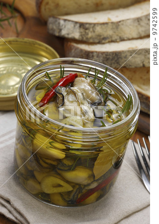 牡蠣のオイル漬け 9742599