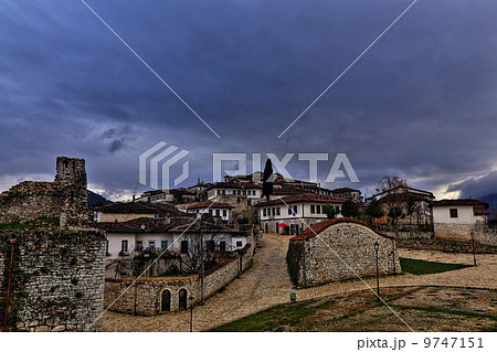 アルバニアの世界遺産都市ベラト城内の風景 Berat Albaniaの写真素材