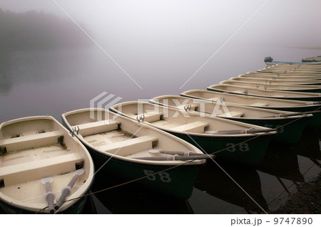 霧の小舟 9747890