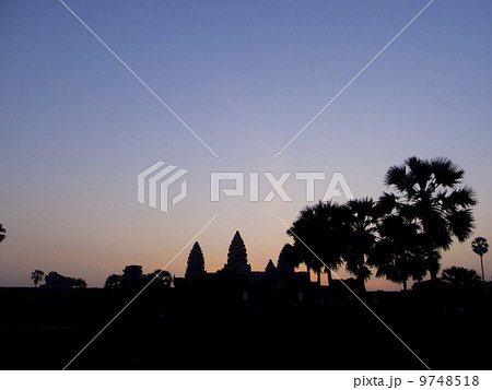 夜明け前のアンコールワット 9748518