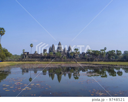 晴れの日のアンコールワット 9748521