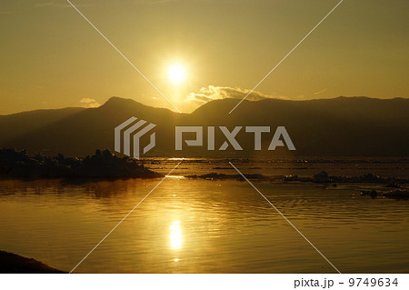 屈斜路湖の夕陽　（弟子屈町） 9749634