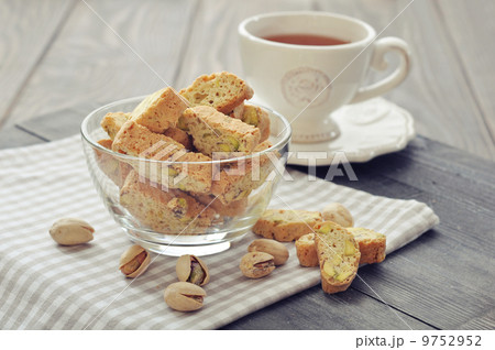 Fresh cantuccini with pistachios 9752952