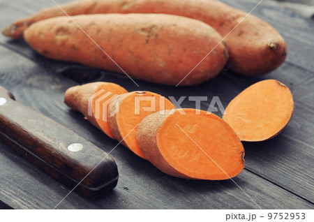 Raw sweet potatoes 9752953