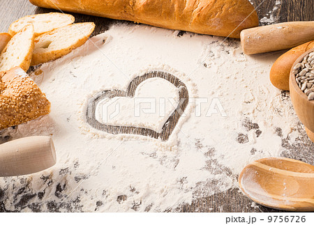 flour and white bread 9756726