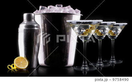 Cocktail martini on a black 9758490
