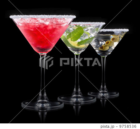 alcohol cocktail set on a black alcohol cocktail set on a black 9758536