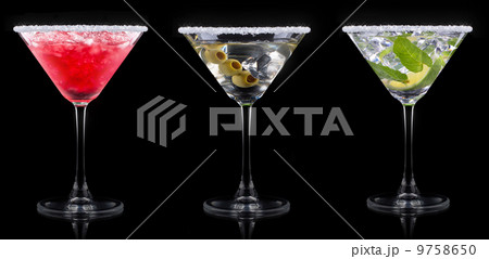 alcohol cocktail set on a black alcohol cocktail set on a black 9758650