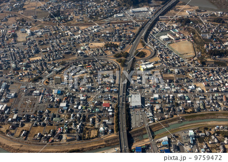 東名高速道路菊川インターチェンジを空撮 9759472