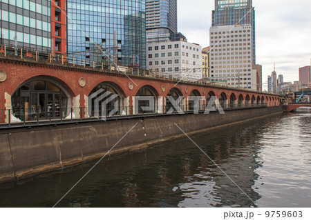 旧万世橋駅と神田川 9759603