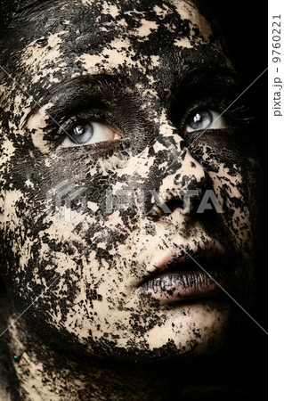 Portrait of beautiful woman - Dried skin concept 9760221