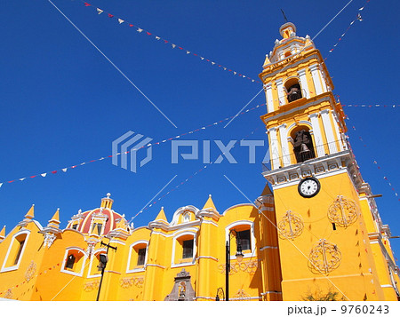 メキシコ：チョルーラ　サンペドロ教会 9760243