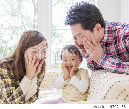 日本人の3人家族 9762178
