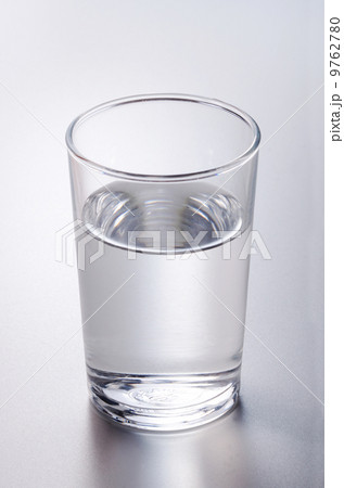 コップの水 9762780