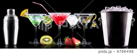 alcohol cocktail set with summer fruits 9766498
