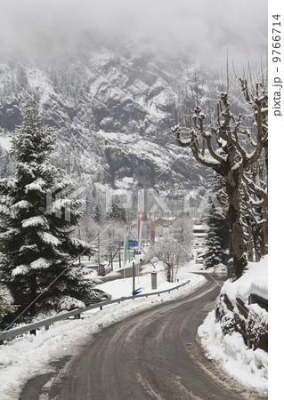 winter road 9766714