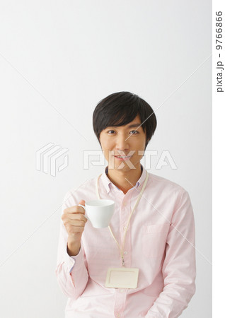 休憩をする男性　 9766866