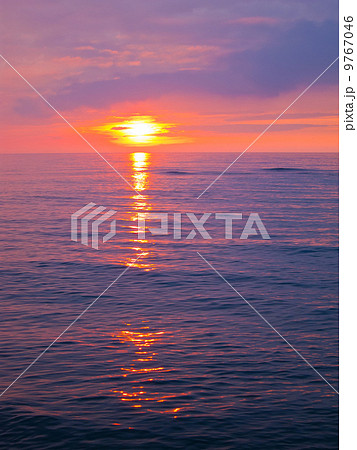海に沈む夕日 9767046