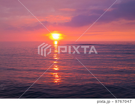海に沈む夕日 9767047