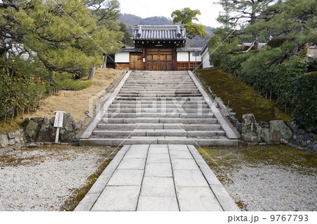 霊鑑寺参門 9767793