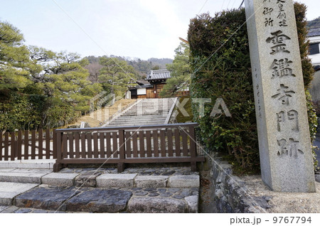 霊鑑寺参門 9767794