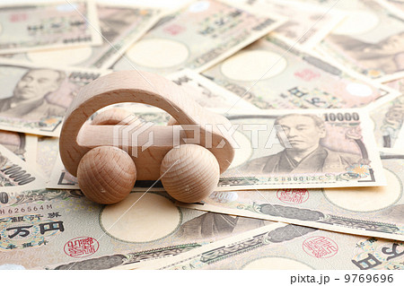 お金とエコカー 9769696
