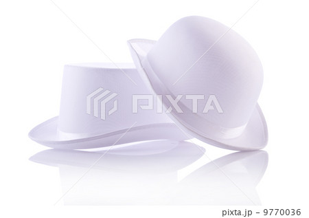 Cylinder isolated on the white 9770036