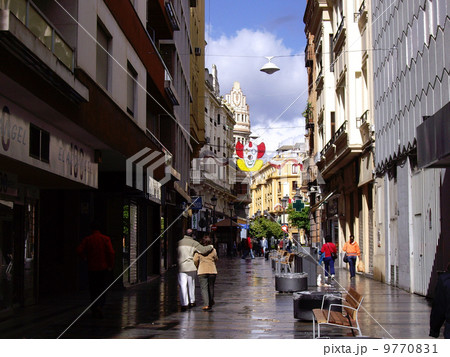 雨上がりの街角―スペイン、コルドバ市内 9770831