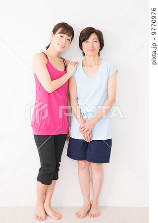 スポーツウェアの女性　　　 9770976