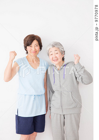 スポーツウェアの女性 9770978