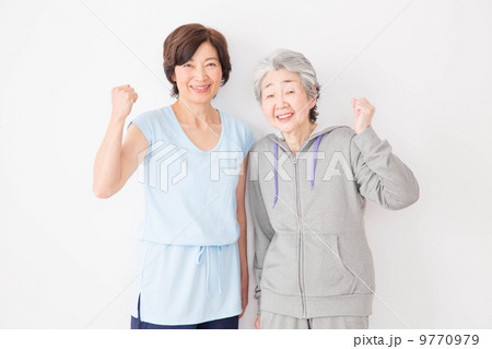 スポーツウェアの女性 9770979