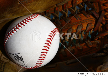 グラブと硬球 9771115