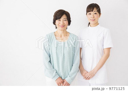 白衣の女性と患者 白衣の女性と患者 9771125