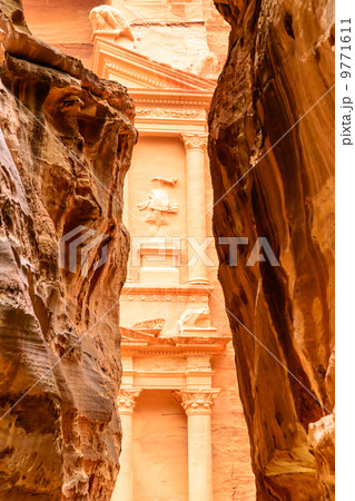 エル・カズネ(ヨルダン、ペトラ遺跡) 9771611