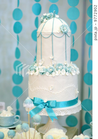 Two stories wedding cake 9772902