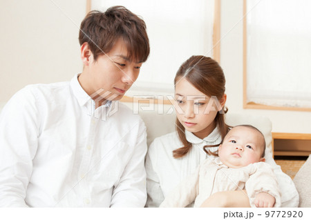 生後３か月の赤ちゃんのいる家族 9772920