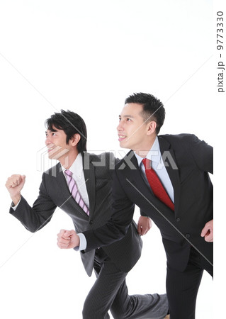 ビジネスマン　走る　景気上昇　イメージ 9773330