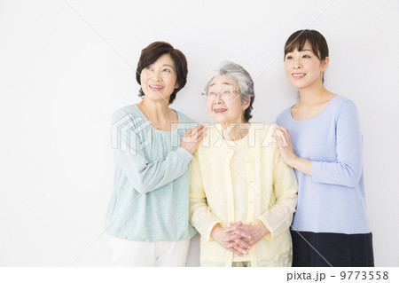 ３世代女性 9773558