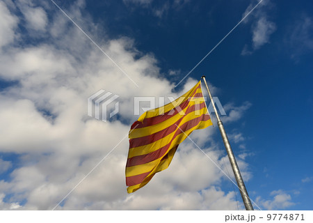カタルーニャ（スペイン）国旗　スペインの風景写真素材 9774871