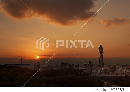 夕日と通天閣 夕日と通天閣 9775354
