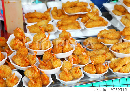 Fried prawns in street market Fried prawns in street market 9779516