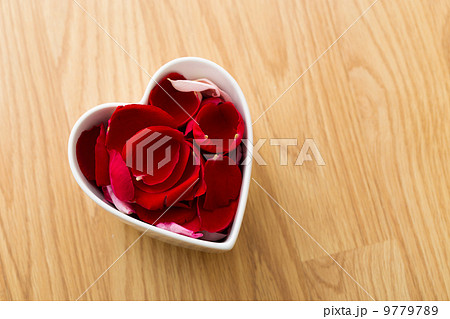 Rose petal in heart bowl 9779789