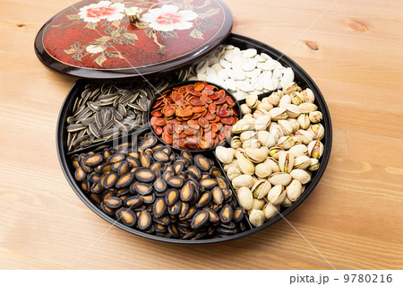 Chinese New Year snack box and cover 9780216