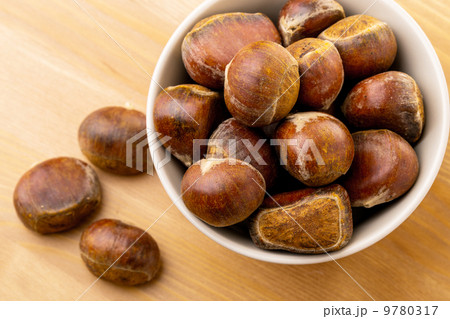 Chestnut in bowl Chestnut in bowl 9780317