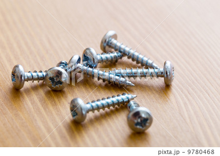 Screws on wood Screws on wood 9780468